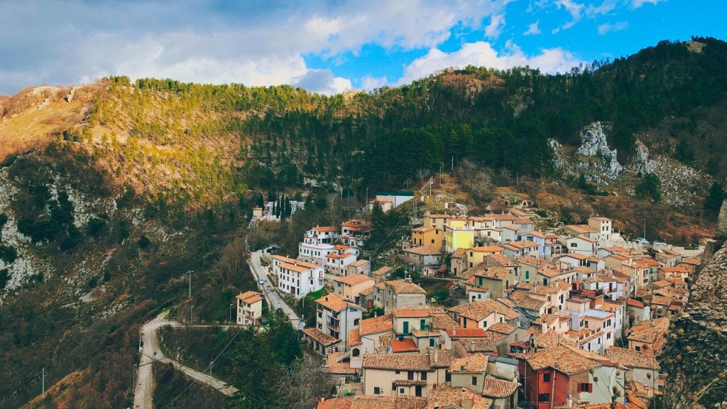 Borghi storici, prodotti tipici e turismo sostenibile: il futuro dell’Italia post Covid-19 passa (anche) da qui - TradeLab